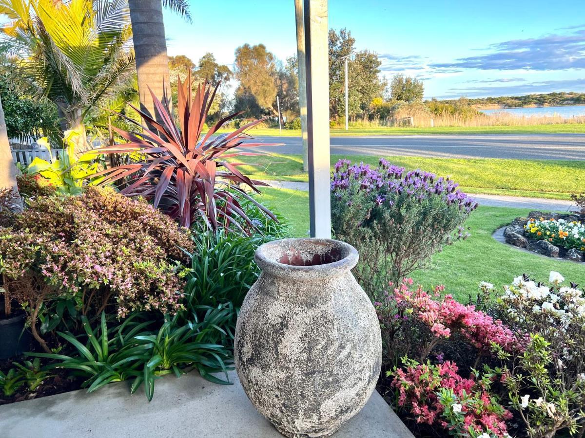 Coastal Waters Motor Inn Lakes Entrance Dış mekan fotoğraf