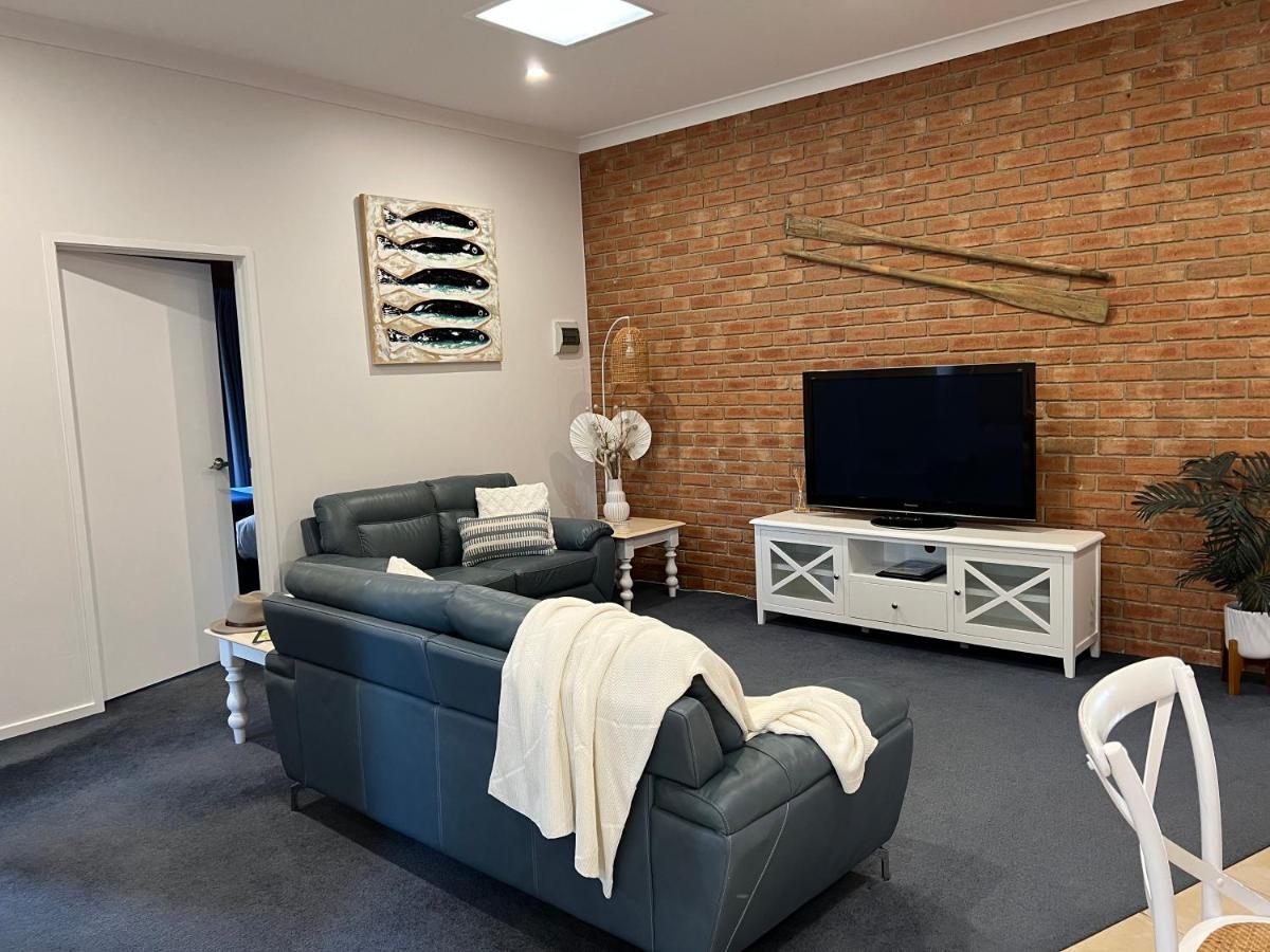 Coastal Waters Motor Inn Lakes Entrance Dış mekan fotoğraf