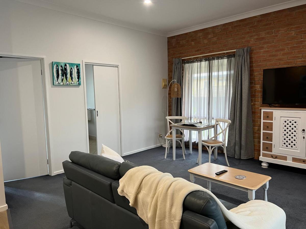 Coastal Waters Motor Inn Lakes Entrance Dış mekan fotoğraf