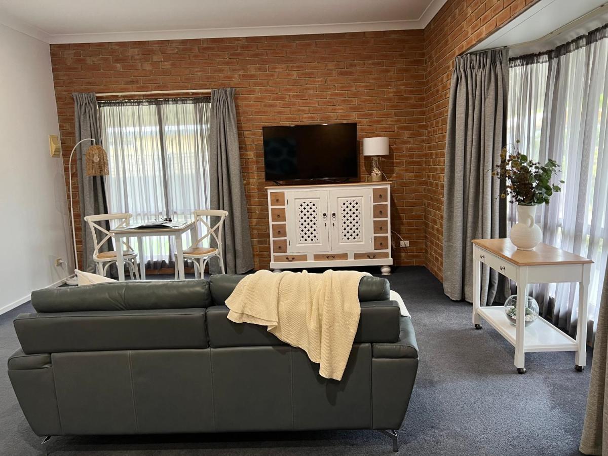 Coastal Waters Motor Inn Lakes Entrance Dış mekan fotoğraf